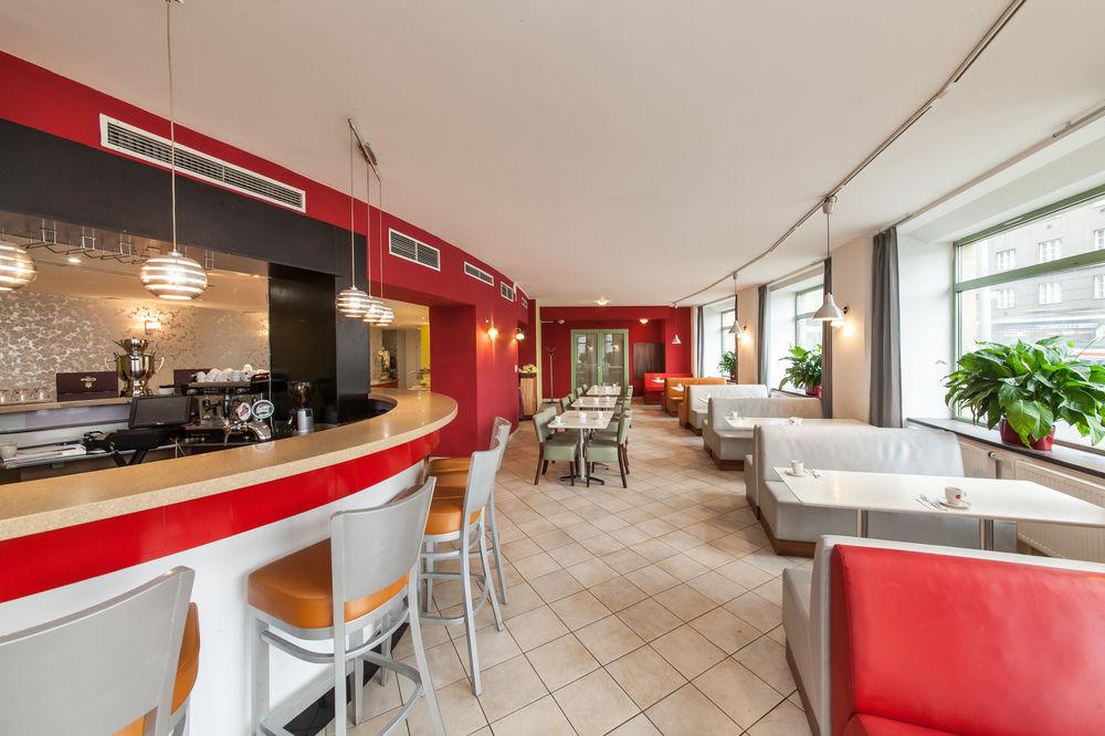 Hotel Vitkov Prag Exteriör bild