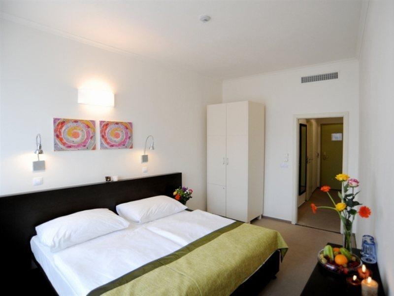 Hotel Vitkov Prag Exteriör bild