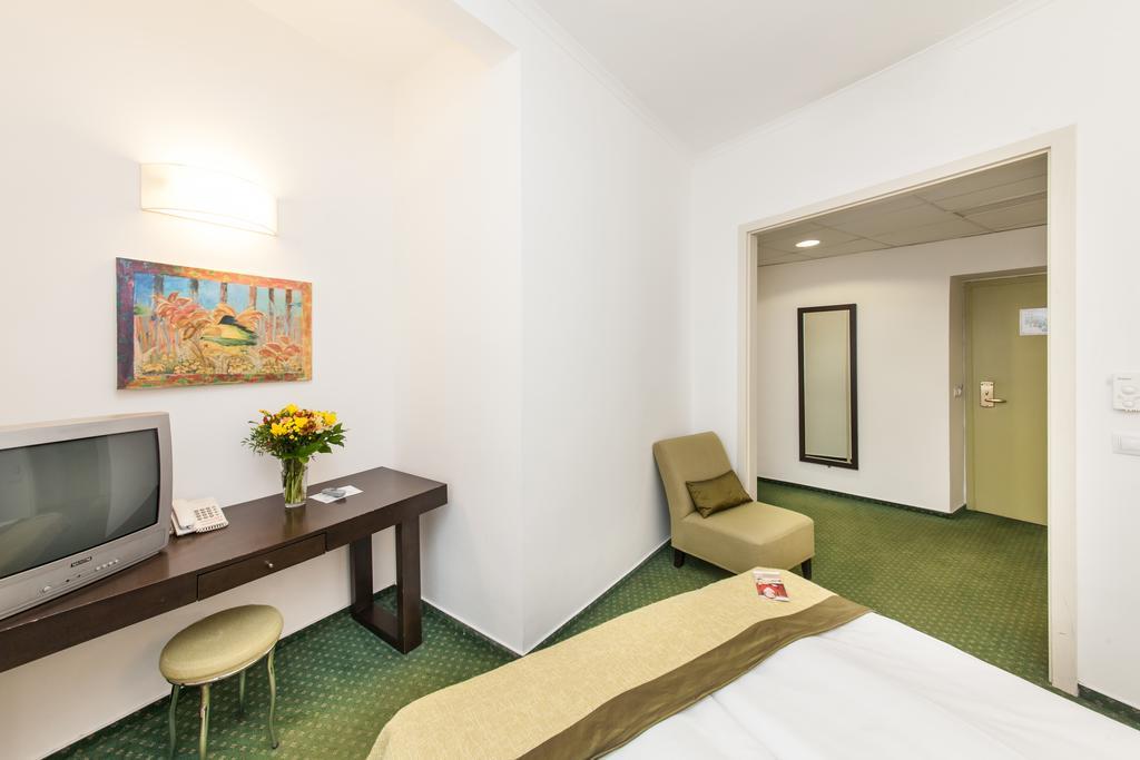 Hotel Vitkov Prag Exteriör bild