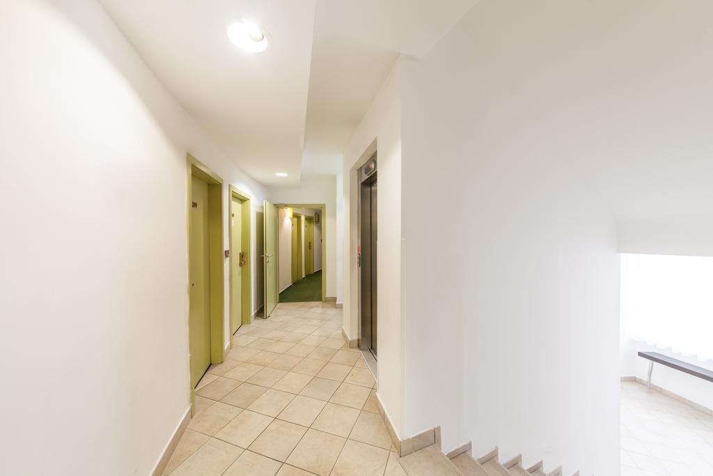 Hotel Vitkov Prag Exteriör bild
