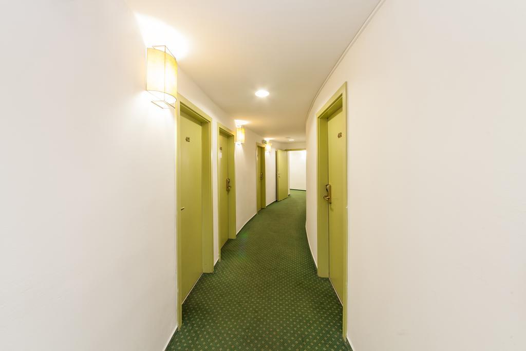 Hotel Vitkov Prag Exteriör bild