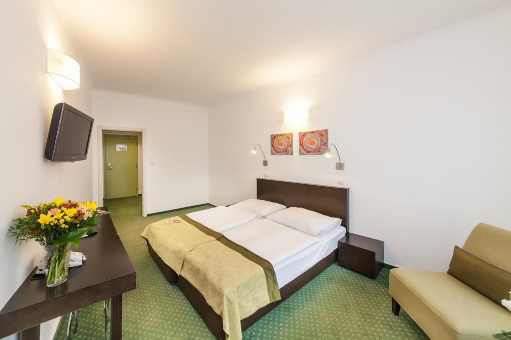 Hotel Vitkov Prag Exteriör bild