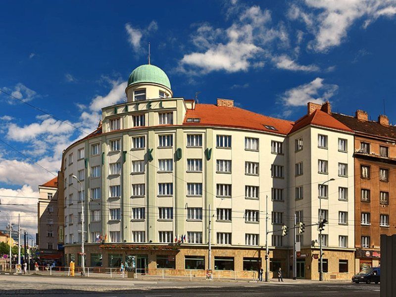 Hotel Vitkov Prag Exteriör bild