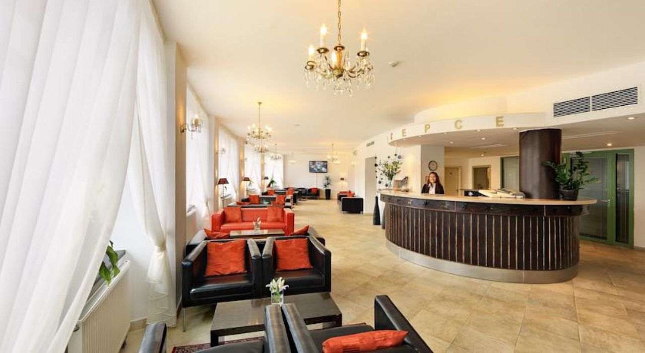 Hotel Vitkov Prag Exteriör bild