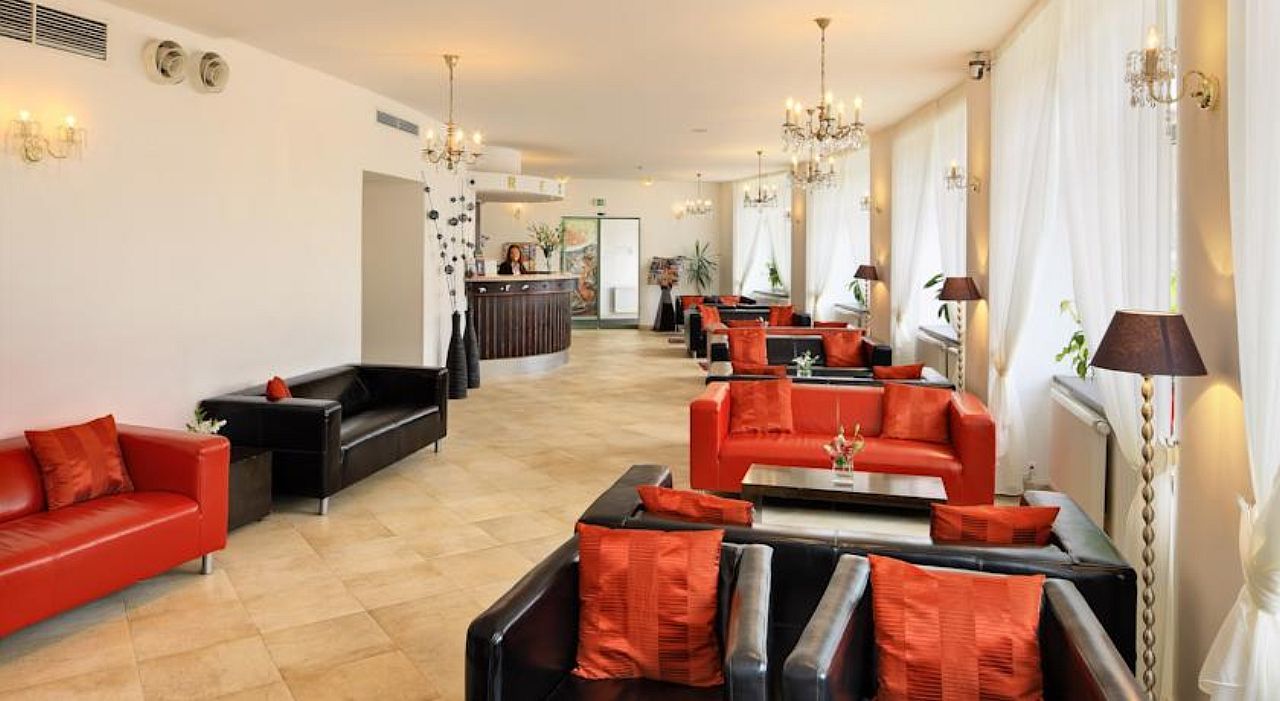 Hotel Vitkov Prag Exteriör bild