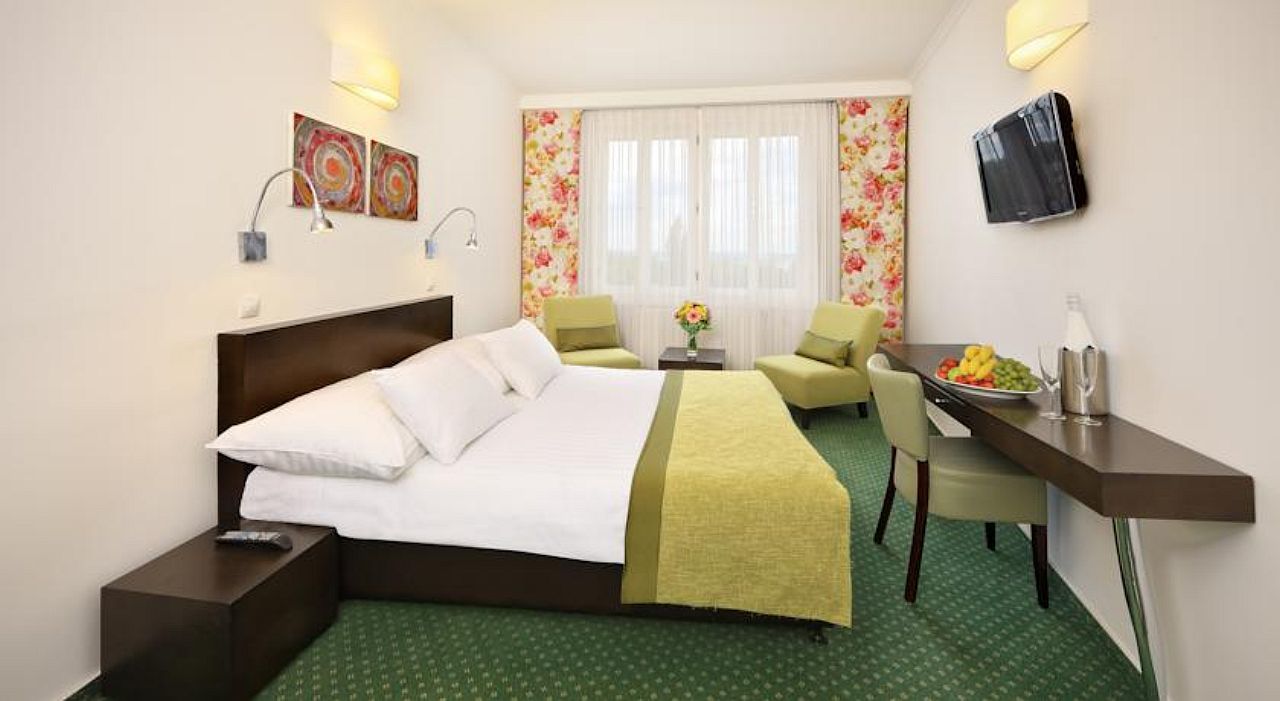 Hotel Vitkov Prag Exteriör bild