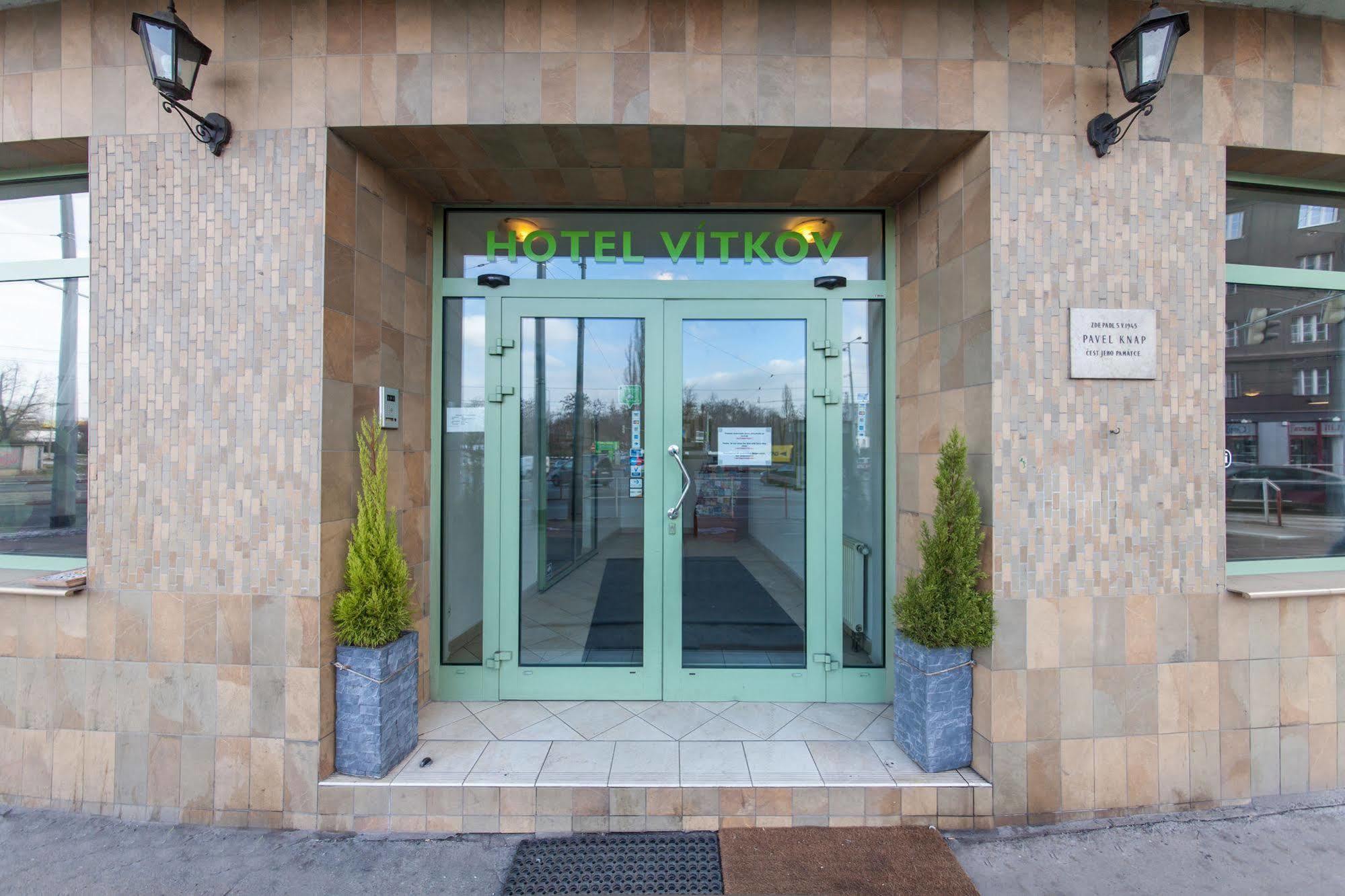 Hotel Vitkov Prag Exteriör bild