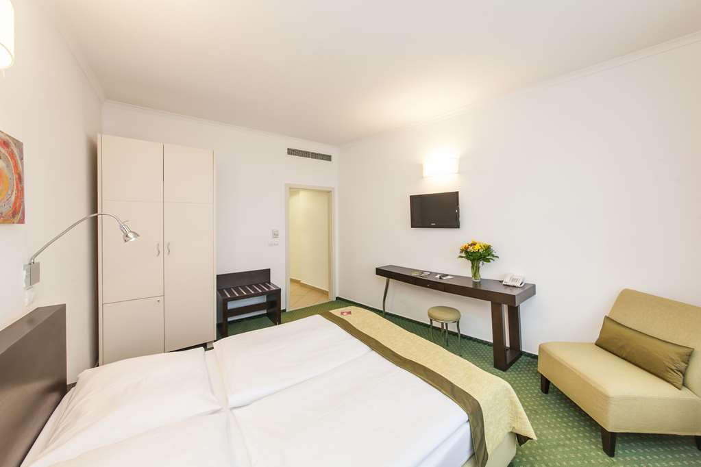 Hotel Vitkov Prag Exteriör bild