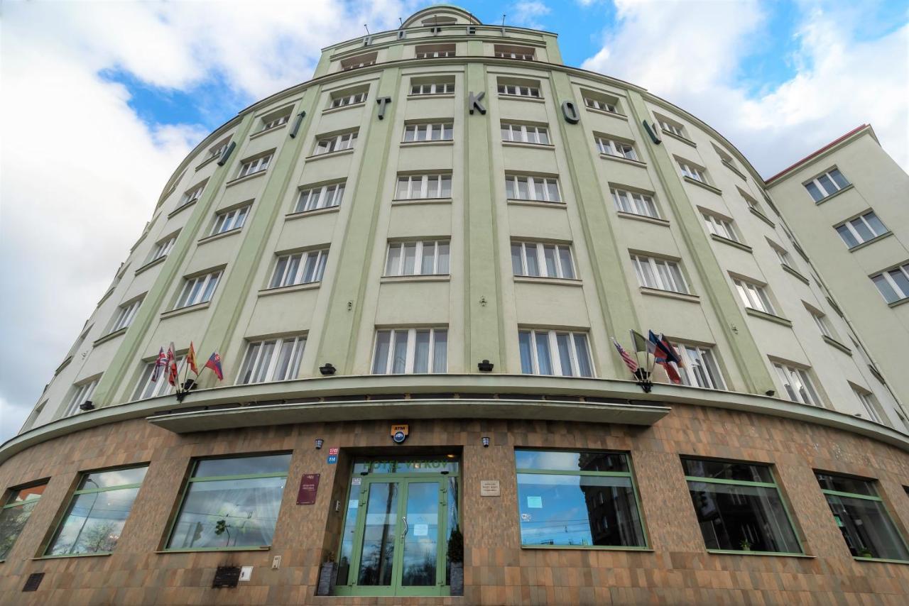 Hotel Vitkov Prag Exteriör bild
