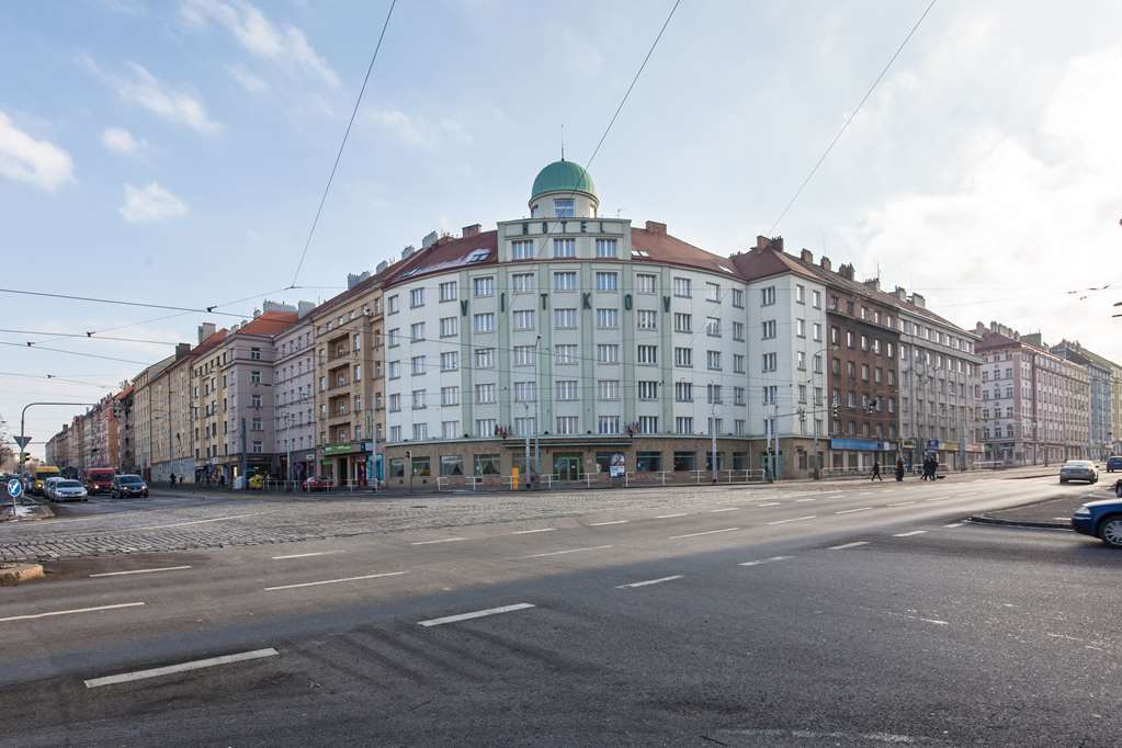 Hotel Vitkov Prag Exteriör bild